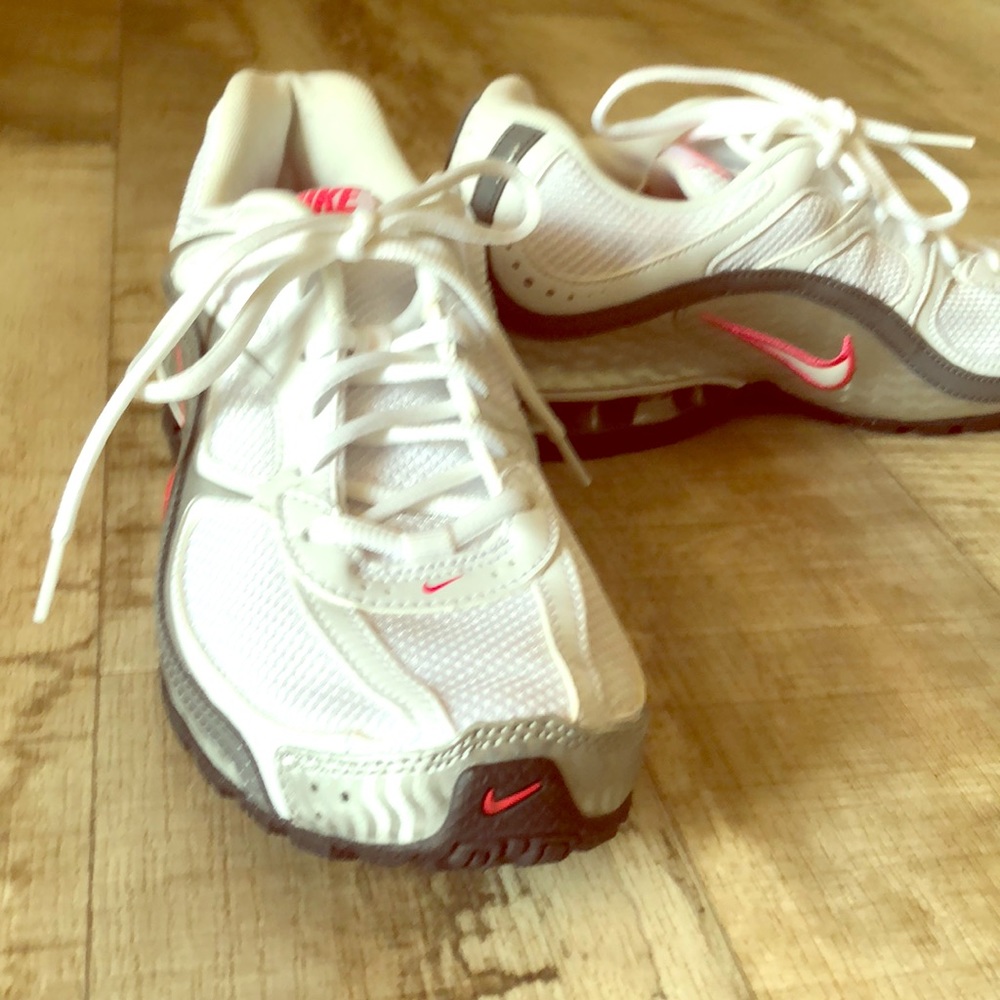 Nike Reax Run 5 shoes